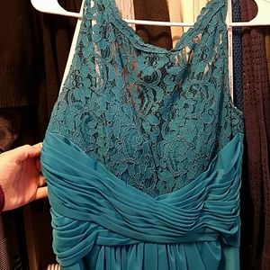 Sleeveless long mesh dress with corded lace.